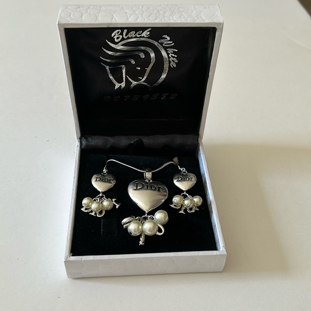Necklace and earrings set
